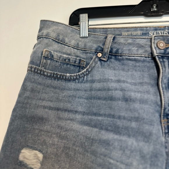 NWOT Women’s Sz: 16 Sound/ Style Easy Fit Tummy Control Distressed Jean Shorts. - Picture 7 of 15